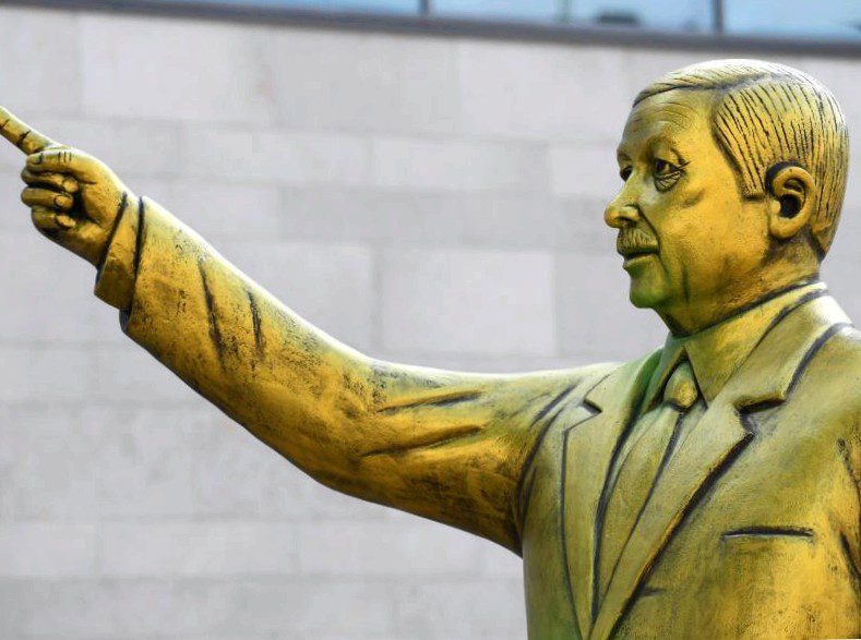 Four meter high golden statue of erdogan irritates wiesbaden
